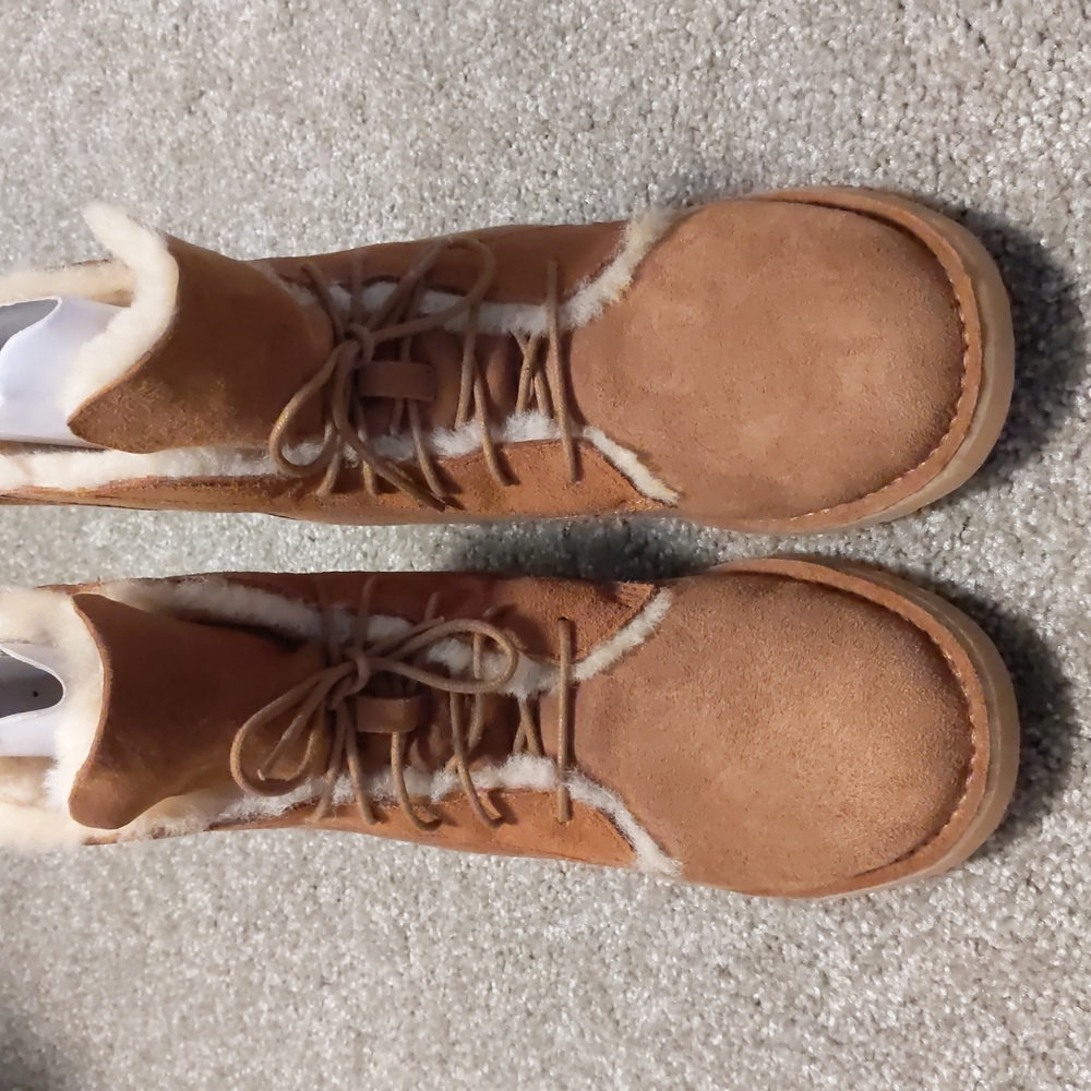 NWT UGG Quincy Shearling Lined Boot - Picture 6 of 16